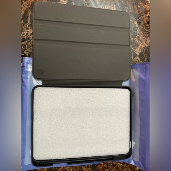 Bow Patterned Tablet Case - Picture 2 of 3